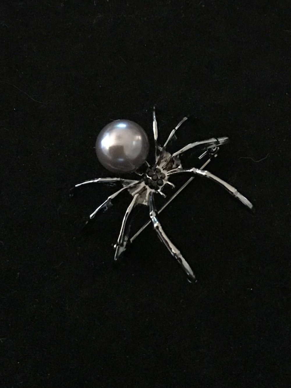 NWOT 3D gunmetal spider brooch with black rhinestones